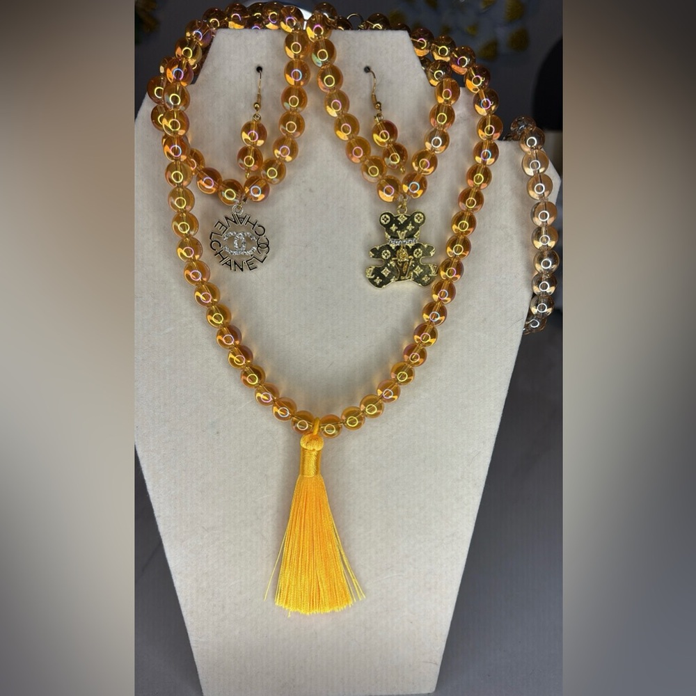 Three piece necklace set